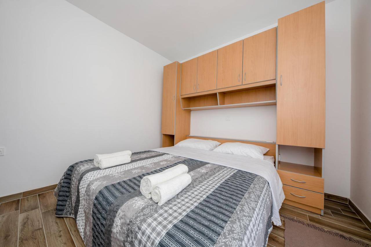 Apartments Gael Лопар Экстерьер фото